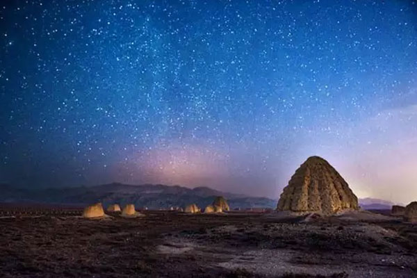 西夏王陵夜景 图片选择网络